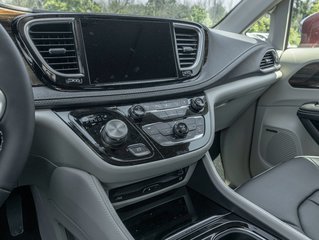 2022 Chrysler Pacifica in St-Jérôme, Quebec - 24 - w320h240px