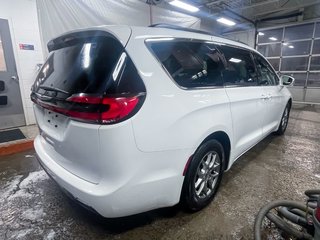 2022 Chrysler Pacifica in St-Jérôme, Quebec - 8 - w320h240px