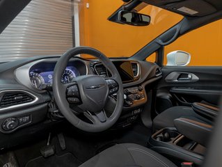 Chrysler Pacifica  2022 à St-Jérôme, Québec - 2 - w320h240px