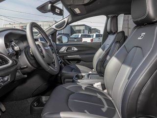 2023 Chrysler Pacifica in St-Jérôme, Quebec - 10 - w320h240px