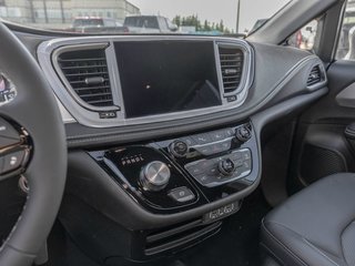 2023 Chrysler Pacifica in St-Jérôme, Quebec - 19 - w320h240px
