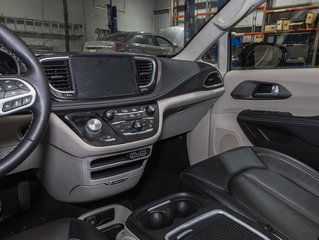 2024 Chrysler Pacifica in St-Jérôme, Quebec - 19 - w320h240px