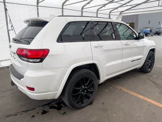 2017 Jeep Grand Cherokee in St-Jérôme, Quebec - 9 - w320h240px