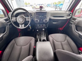 2015 Jeep Wrangler Unlimited in St-Jérôme, Quebec - 10 - w320h240px