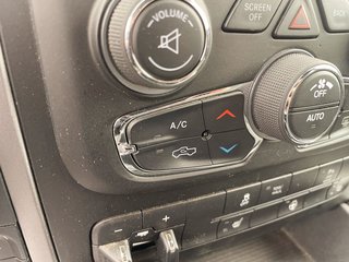 2021 Ram 1500 Classic in St-Jérôme, Quebec - 14 - w320h240px