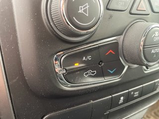 2022 Ram 1500 Classic in St-Jérôme, Quebec - 9 - w320h240px
