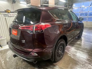 Toyota RAV4  2018 à St-Jérôme, Québec - 8 - w320h240px