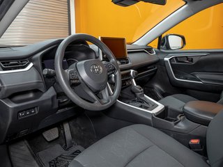 Toyota RAV4  2023 à St-Jérôme, Québec - 2 - w320h240px