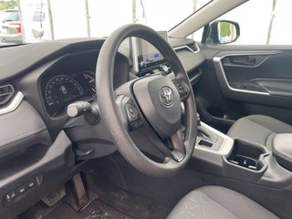 Toyota RAV4  2023 à St-Jérôme, Québec - 3 - w320h240px
