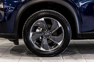 Nissan Rogue SV TOIT OUVRANT SIEGES CHAUFFANTS CARPLAY ANDROID 2024 à Montréal, Québec - 3 - w320h240px