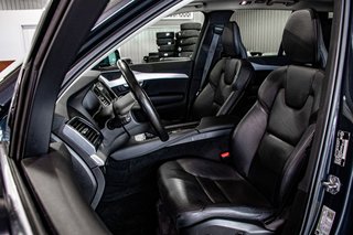 2019 Volvo XC90 MOMENTUM 7 PASSAGERS CUIR TOIT PANO CAM NAV in Montréal, Quebec - 4 - w320h240px