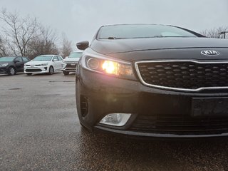 2017 Kia Forte 5-Door EX | Cam | USB | HtdSeats | Bluetooth | Keyless in Bridgewater, New Brunswick - 2 - w320h240px