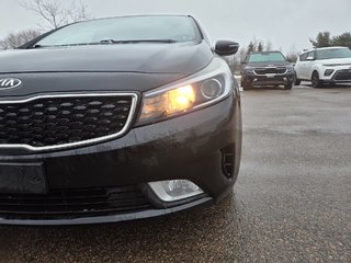 2017 Kia Forte 5-Door EX | Cam | USB | HtdSeats | Bluetooth | Keyless in Bridgewater, New Brunswick - 4 - w320h240px