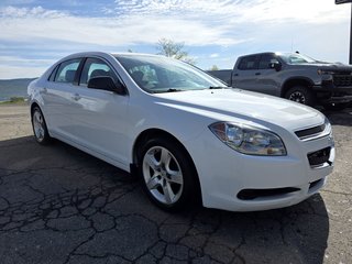 2012 Chevrolet Malibu in Gaspé, Quebec - 4 - w320h240px
