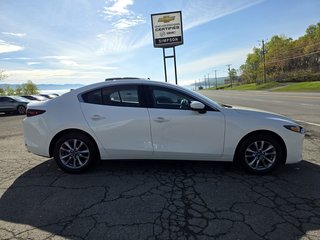 Mazda 3  2022 à Gaspé, Québec - 6 - w320h240px