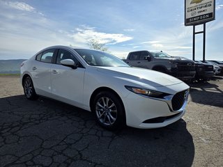Mazda 3  2022 à Gaspé, Québec - 4 - w320h240px