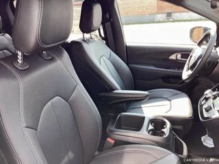 2025 Chrysler Grand Caravan SXT in Winnipeg, Manitoba - 5 - w320h240px