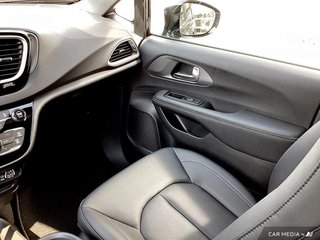 2025 Chrysler Grand Caravan SXT in Winnipeg, Manitoba - 6 - w320h240px
