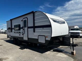 2025 FRONT QUEEN - DOUBLE REAR BUNKS - GALLET KITCHEN 2025 Gulf Stream in Winnipeg, Manitoba - 2 - w320h240px