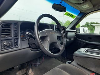 2003 GMC Sierra 2500HD SLE in Hebbville, Nova Scotia - 2 - w320h240px