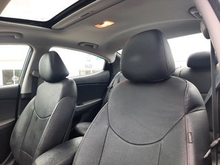 2012 Hyundai Elantra Limited w/Navi in Hebbville, Nova Scotia - 3 - w320h240px