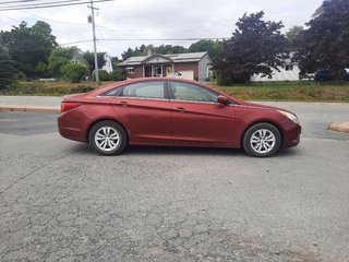 2012 Hyundai Sonata GL in Hebbville, Nova Scotia - 4 - w320h240px