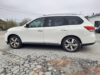 2014 Nissan Pathfinder Platinum in Hebbville, Nova Scotia - 6 - w320h240px