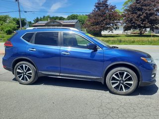 2017 Nissan Rogue SL Platinum in Hebbville, Nova Scotia - 6 - w320h240px