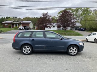 2008 Volvo V50 in Hebbville, Nova Scotia - 5 - w320h240px