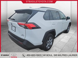 Toyota RAV4 Hybrid LE AWD SIEGES CHAUFFANT MAGS CAMERA DE RECUL 2022 à Saint-Basile-Le-Grand, Québec - 5 - w320h240px