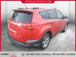 RAV4 XLE AWD MAGS TOIT SIEGES CHAUFFANTS CAMERA RECUL 2015 à Saint-Basile-Le-Grand, Québec - 5 - w320h240px