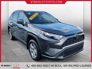 RAV4 XLE AWD MAGS TOIT VOLANT/SIEGES CHAUFFA 2024 à Saint-Basile-Le-Grand, Québec - 3 - w320h240px