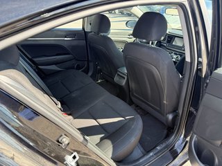 Hyundai Elantra PREFERRED**CARPLAY**BANCS & VOLANT CHAUFFANTS** 2019 à Saint-Eustache, Québec - 6 - w320h240px