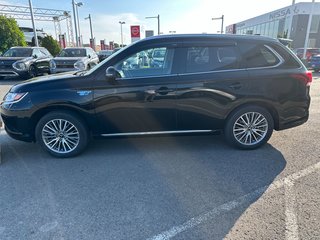Mitsubishi OUTLANDER PHEV LE 2022 à Saint-Eustache, Québec - 2 - w320h240px