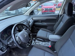 Mitsubishi Outlander SE**AWC/4X4**TEL QUEL**7 PLACES**V6 3.0L**CRUISE** 2016 à Saint-Eustache, Québec - 5 - w320h240px