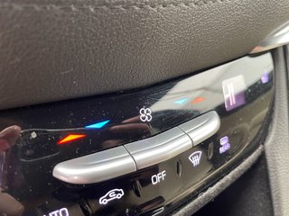 2018 Cadillac XT5 in St-Jérôme, Quebec - 14 - w320h240px