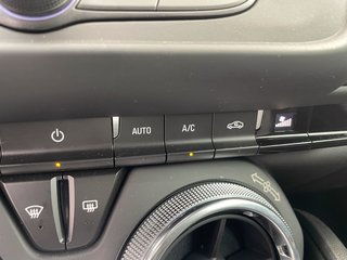 2022 Chevrolet Camaro in St-Jérôme, Quebec - 14 - w320h240px