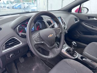 2017 Chevrolet Cruze in St-Jérôme, Quebec - 4 - w320h240px