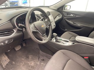 Chevrolet Malibu  2023 à St-Jérôme, Québec - 3 - w320h240px