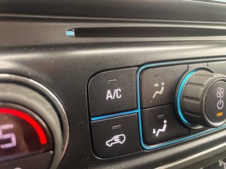 Chevrolet Silverado 1500  2018 à St-Jérôme, Québec - 14 - w320h240px