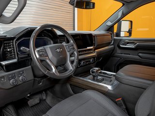 2023 Chevrolet Silverado 1500 in St-Jérôme, Quebec - 2 - w320h240px