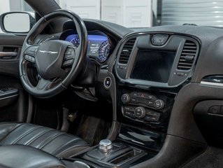 2017 Chrysler 300 in St-Jérôme, Quebec - 32 - w320h240px