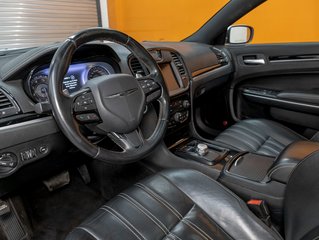 2017 Chrysler 300 in St-Jérôme, Quebec - 2 - w320h240px