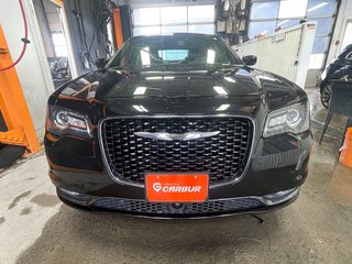 2020 Chrysler 300 in St-Jérôme, Quebec - 6 - w320h240px