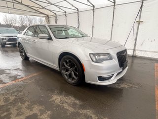 2022 Chrysler 300 in St-Jérôme, Quebec - 10 - w320h240px