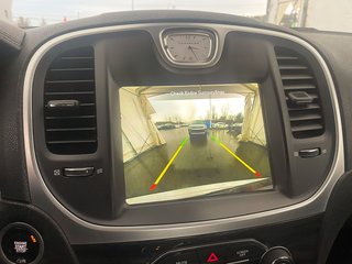 2022 Chrysler 300 in St-Jérôme, Quebec - 14 - w320h240px