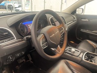 2022 Chrysler 300 in St-Jérôme, Quebec - 4 - w320h240px