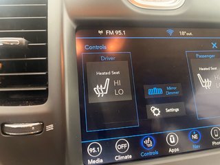 2022 Chrysler 300 in St-Jérôme, Quebec - 13 - w320h240px