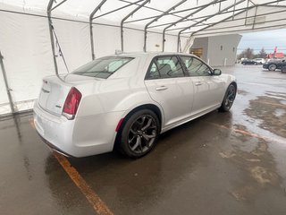 2022 Chrysler 300 in St-Jérôme, Quebec - 9 - w320h240px
