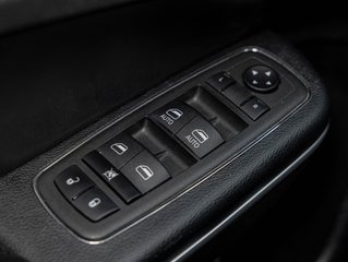 2023 Chrysler 300 in St-Jérôme, Quebec - 26 - w320h240px